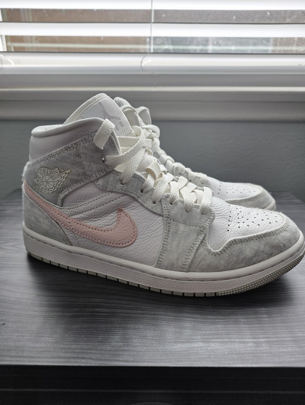 Womens Nike Air Jordan Sneakers 1 Mid SE Light Iron Ore Shoes DN4045-001